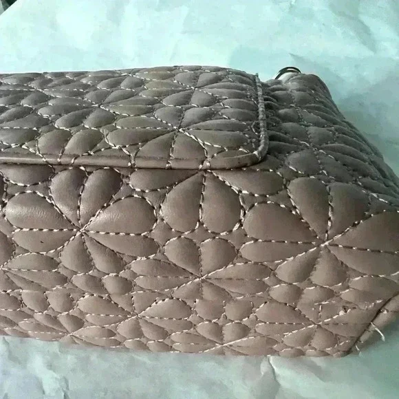 Bagamour Pink Crossbody Bag with gold chain - Picture 6 of 13